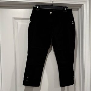Women’s Black Capris in Size 7! NWOT!!